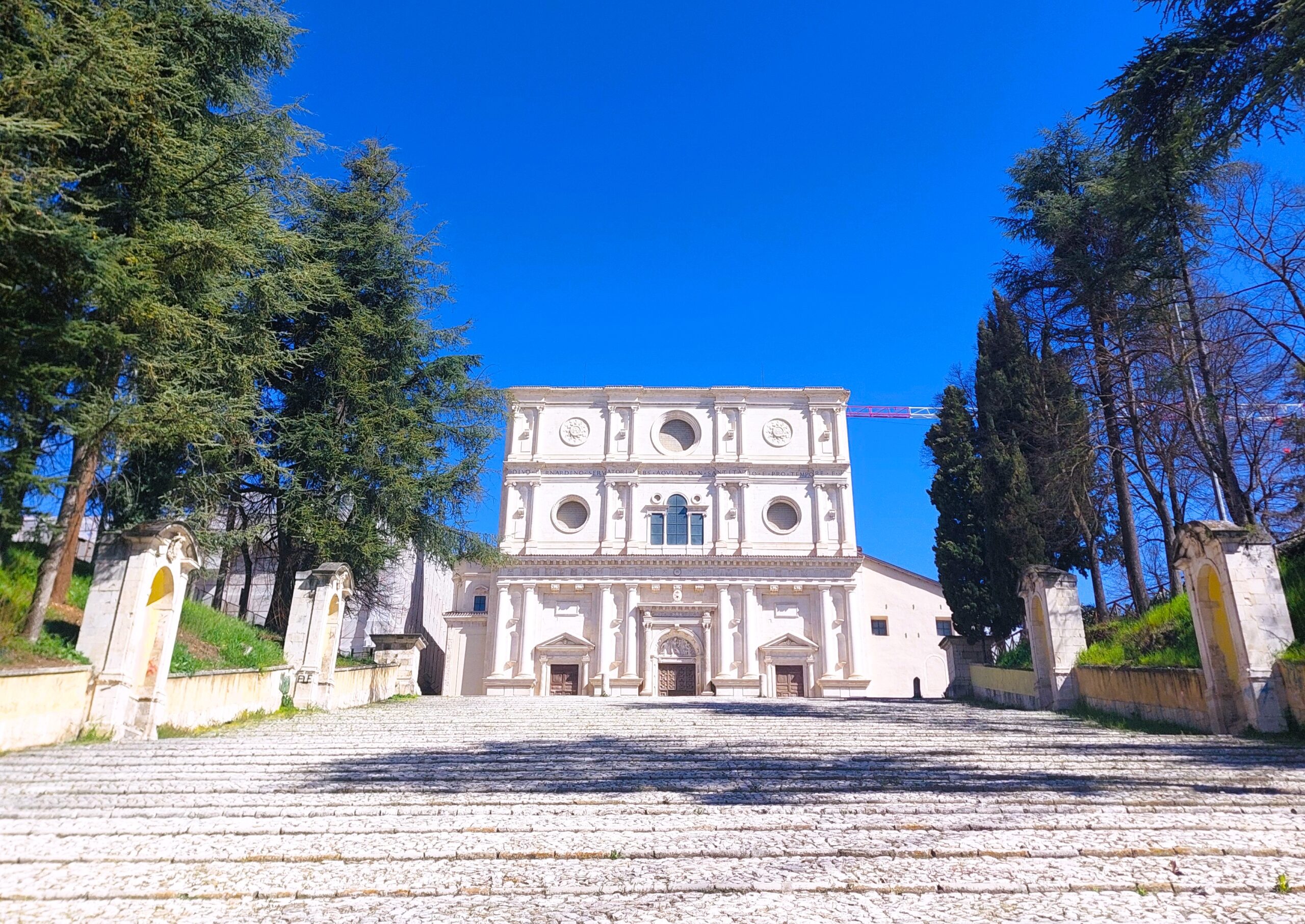 L'AQUILA, BASILICA E SCALINATA DI SAN BERNARDINO